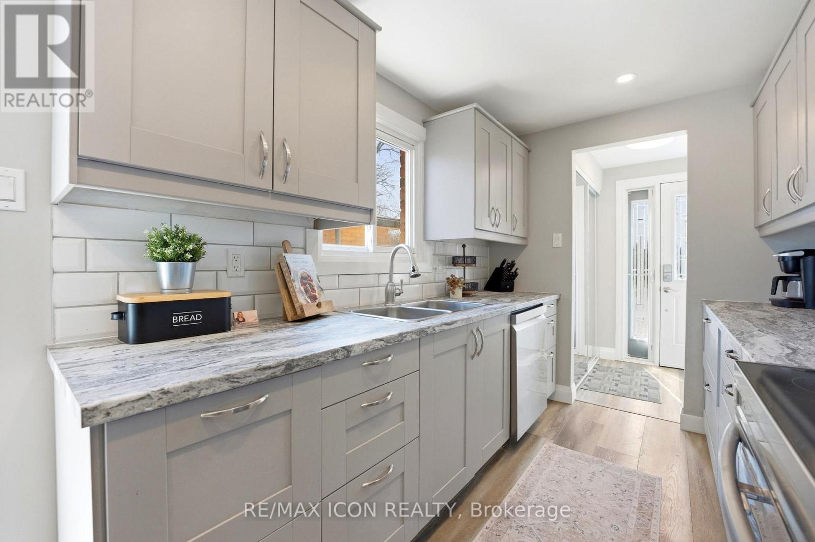 304 Dinison Place, Kitchener, Ontario  N2E 3A6 - Photo 9 - X12978290