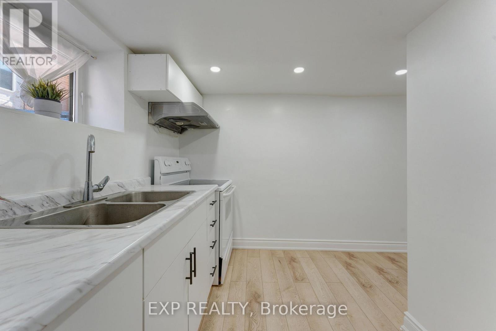 24 Onward Avenue, Kitchener, Ontario  N2H 3J7 - Photo 34 - X12978292