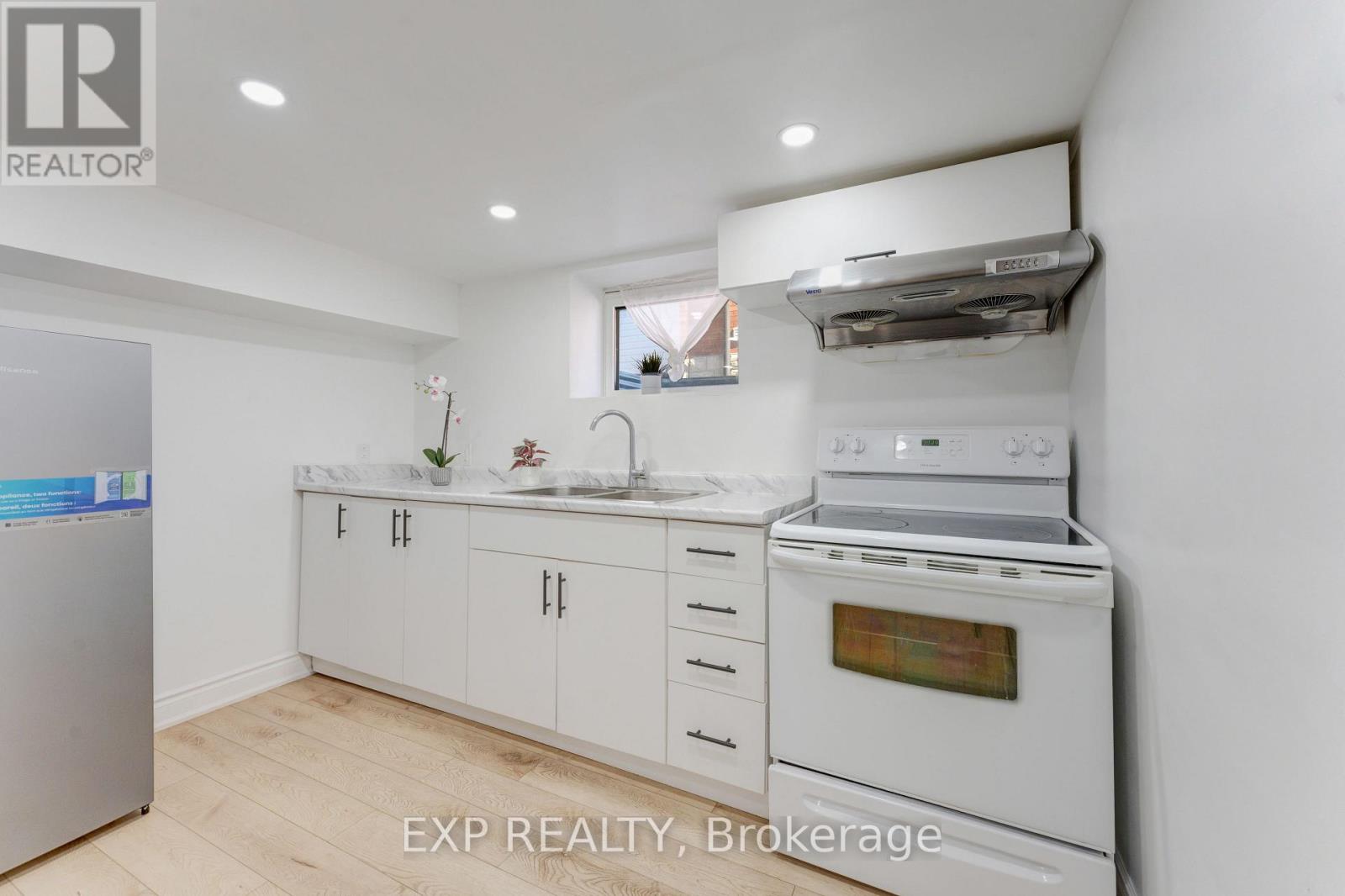 24 Onward Avenue, Kitchener, Ontario  N2H 3J7 - Photo 35 - X12978292