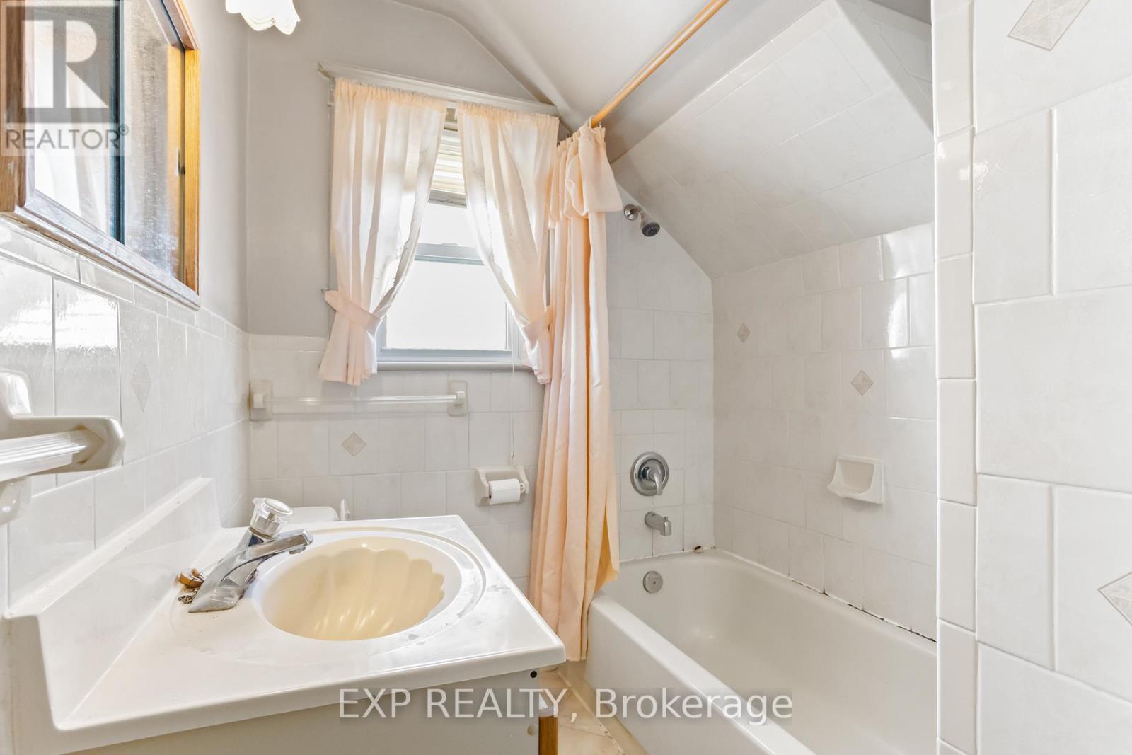 203 Balmoral Avenue S, Hamilton, Ontario  L8M 3K5 - Photo 18 - X12978330