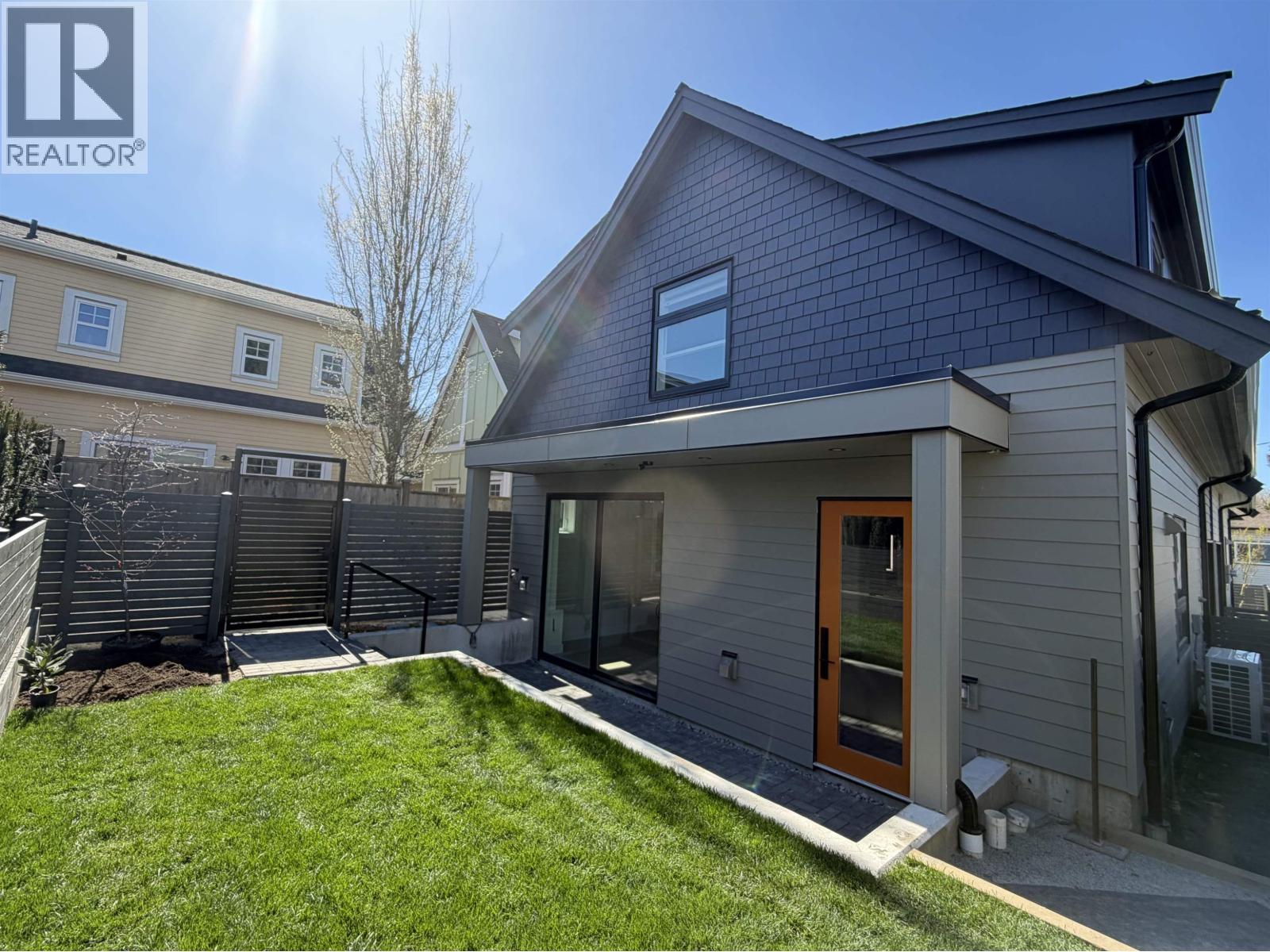 3762 Fleming Street, Vancouver, British Columbia  V5N 3W2 - Photo 3 - R3108986