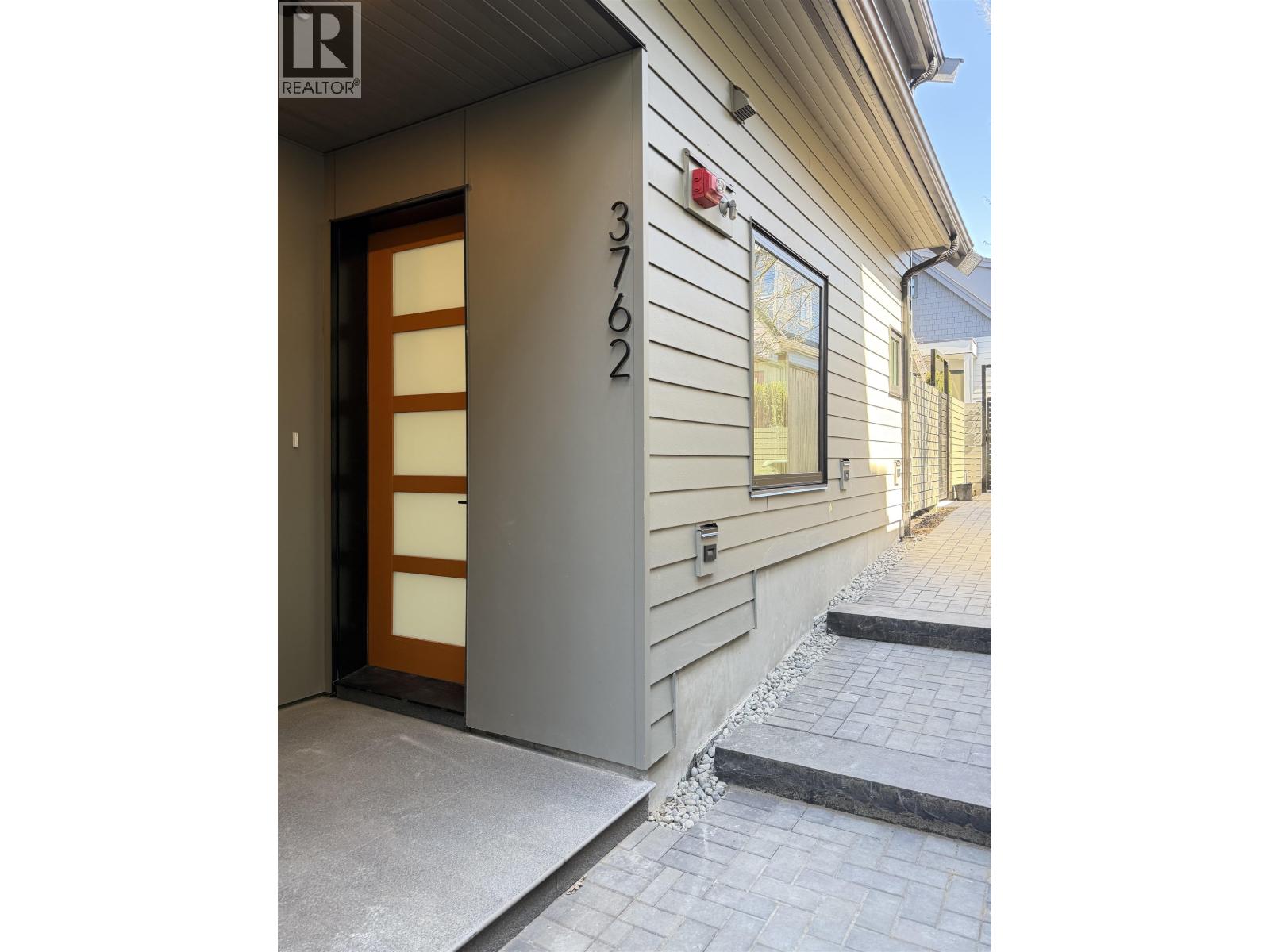 3762 Fleming Street, Vancouver, British Columbia  V5N 3W2 - Photo 2 - R3108986