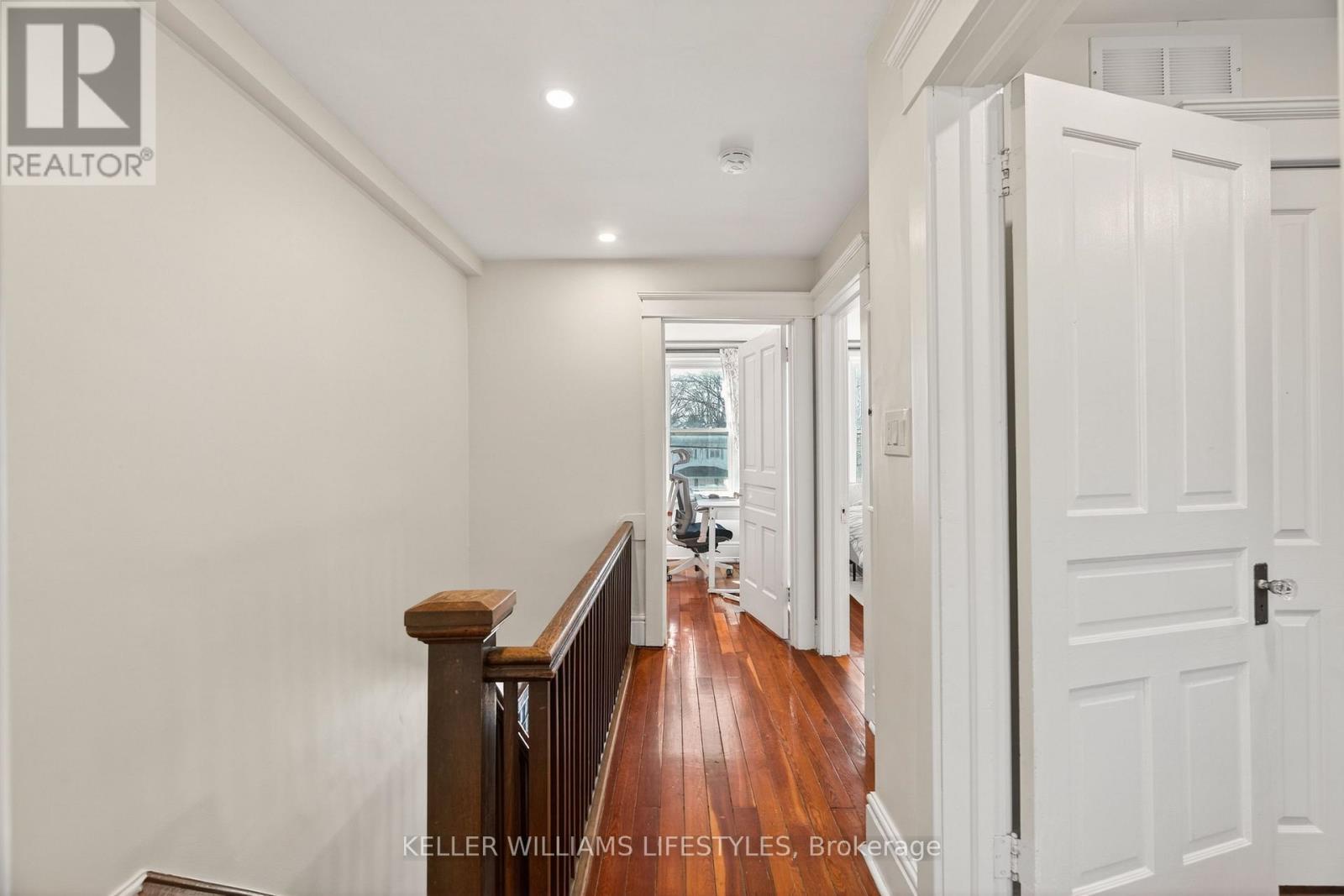 Photo 20 of 42 for 882.5 William Street