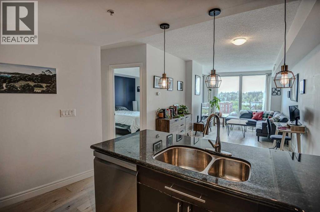 903, 817 15 Avenue SW, Calgary, Alberta  T2R 0H8 - Photo 3 - A2299061