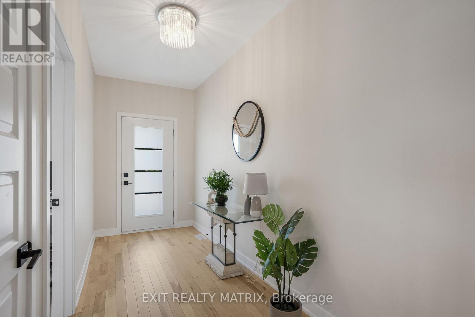 9 Sarah Street, Casselman, Ontario  K0A 1M0 - Photo 4 - X12978534