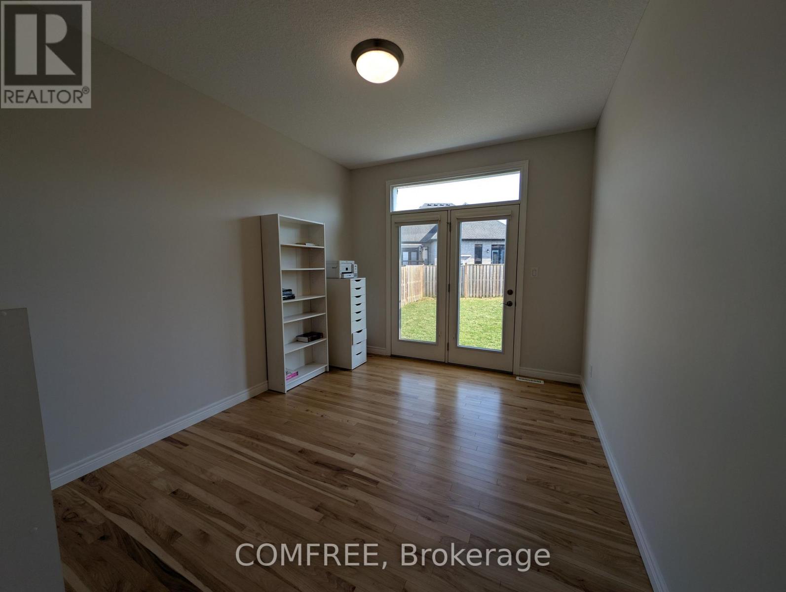 152 Juno Crescent, Woodstock, Ontario N4T 0H6 - Photo 10 - X12978644