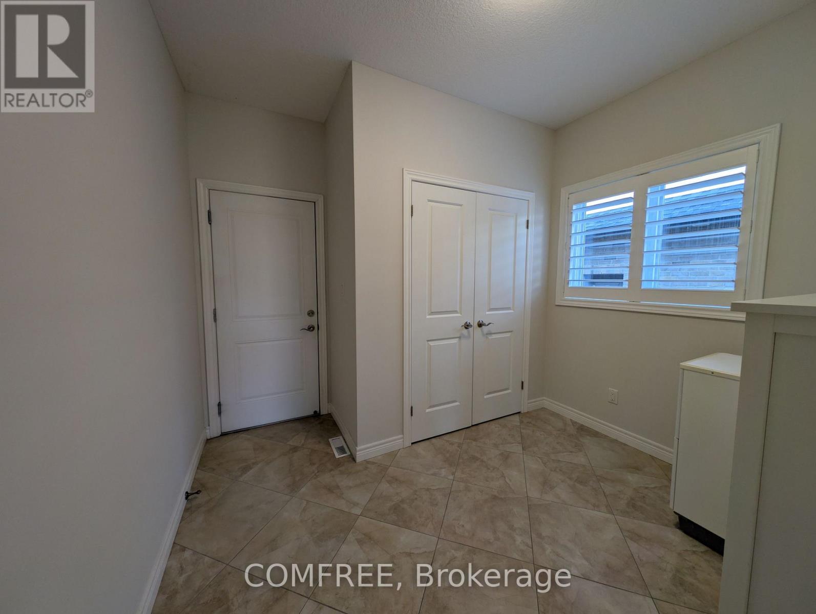 152 Juno Crescent, Woodstock, Ontario N4T 0H6 - Photo 12 - X12978644