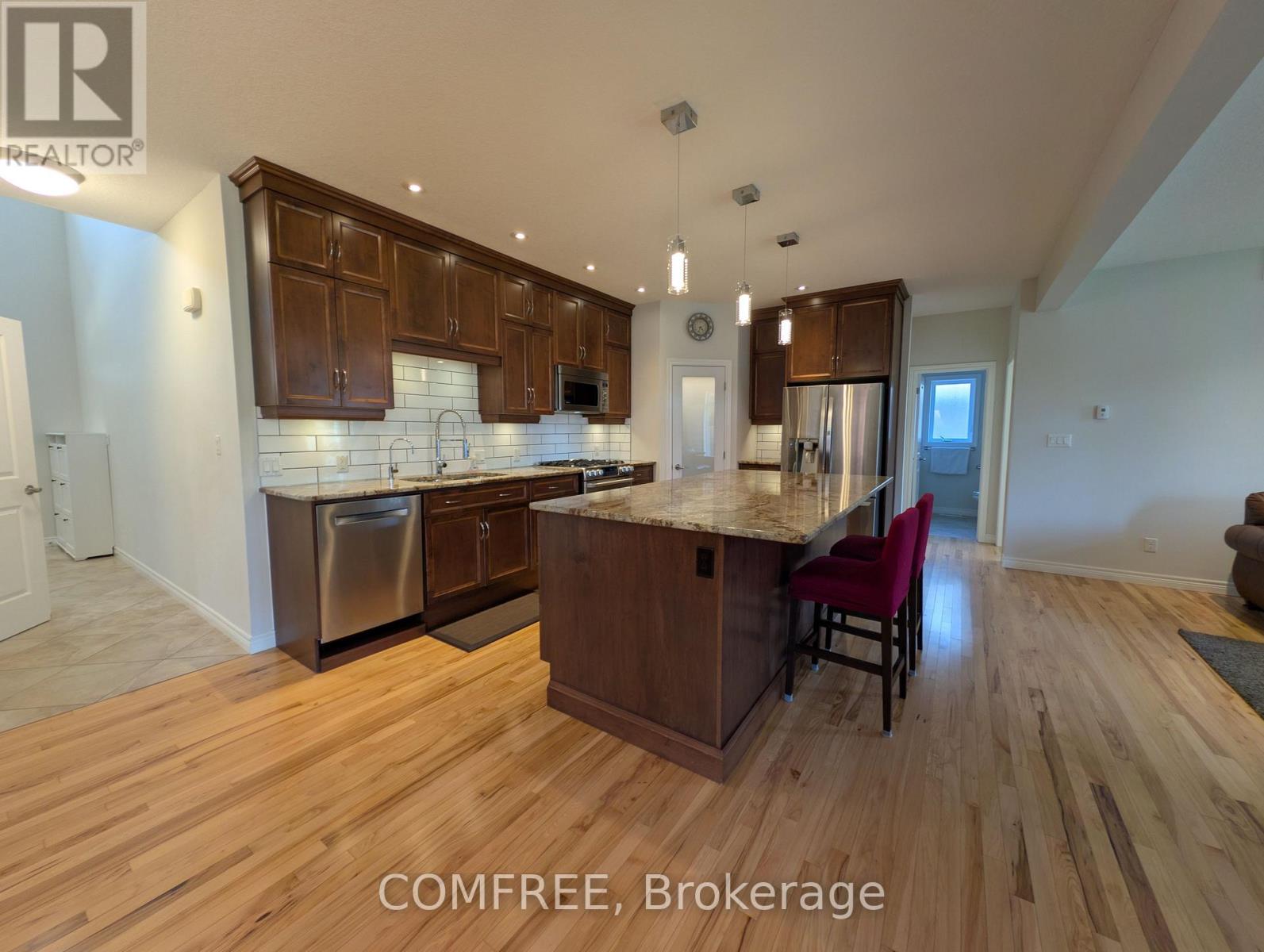 152 Juno Crescent, Woodstock, Ontario N4T 0H6 - Photo 6 - X12978644