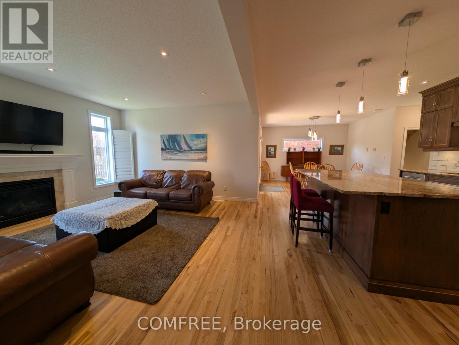 152 Juno Crescent, Woodstock, Ontario N4T 0H6 - Photo 8 - X12978644