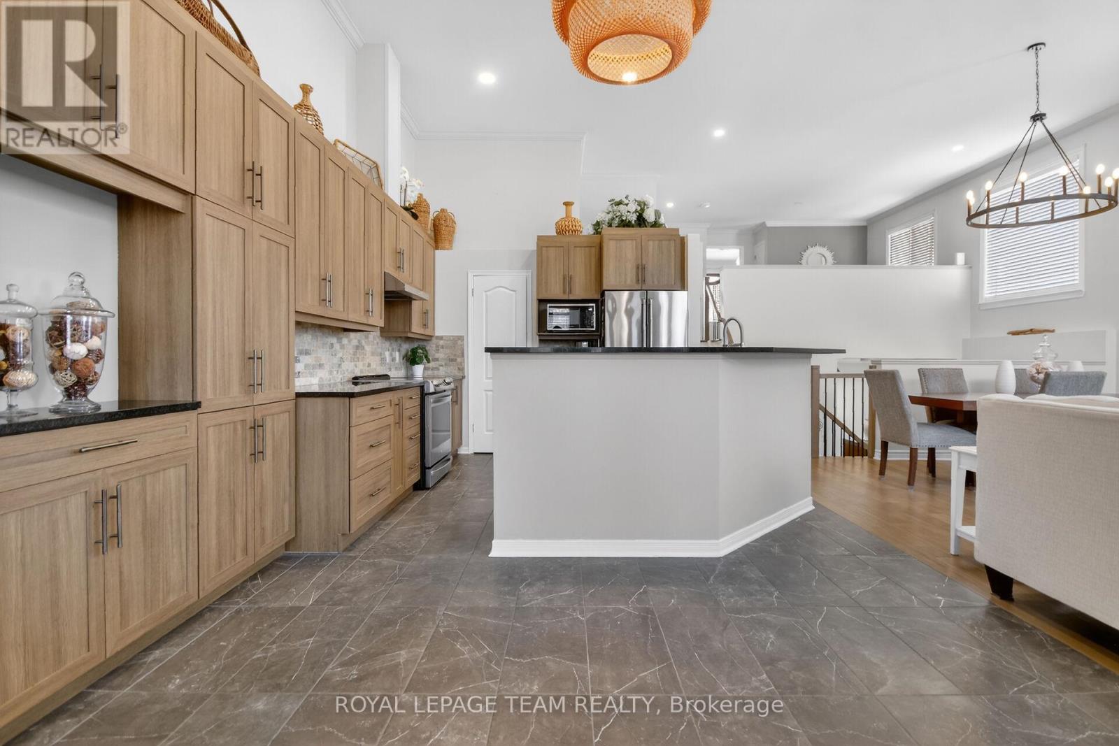 124 Macassa Circle, Ottawa, Ontario  K2T 1J9 - Photo 12 - X12978706