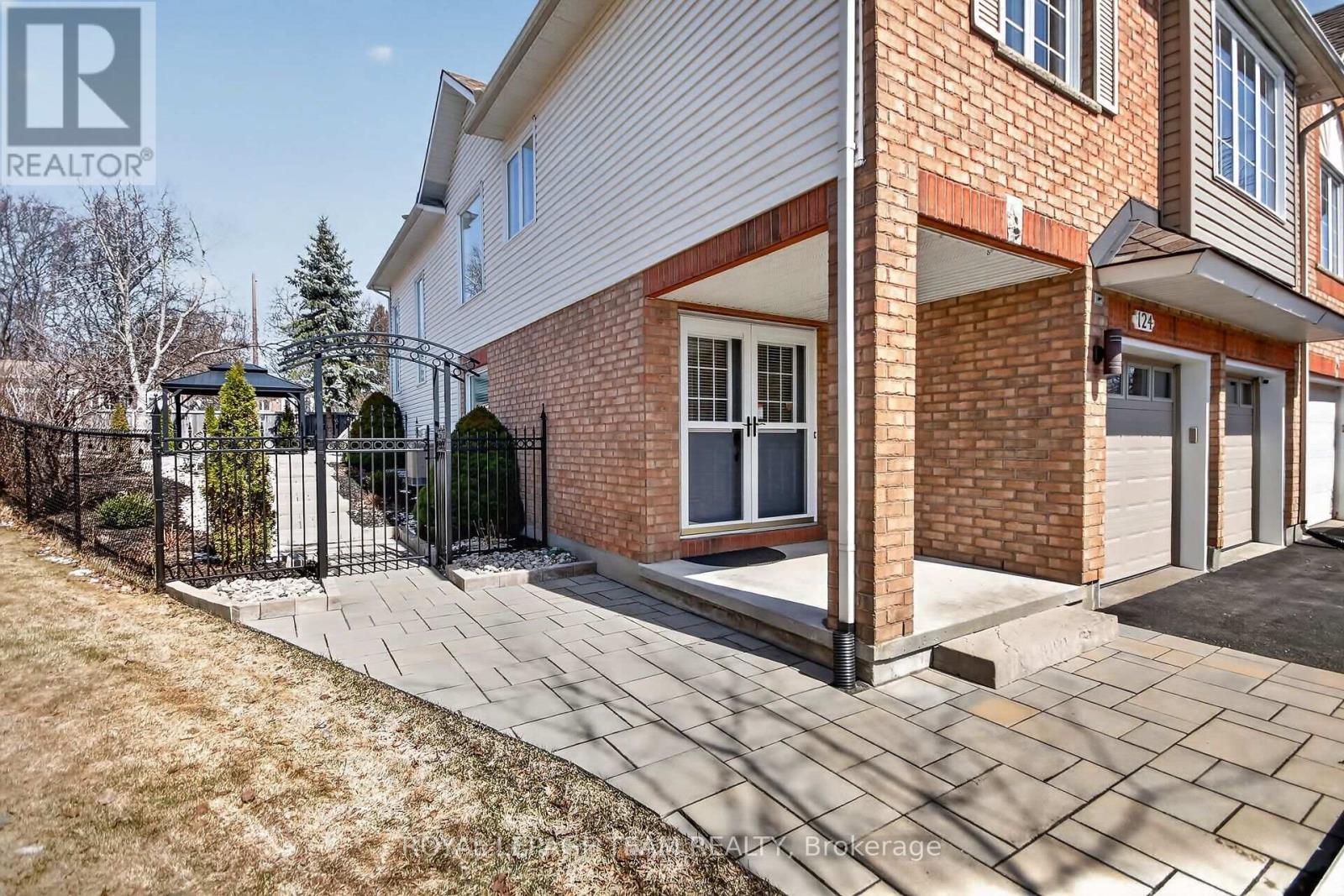124 Macassa Circle, Ottawa, Ontario  K2T 1J9 - Photo 2 - X12978706