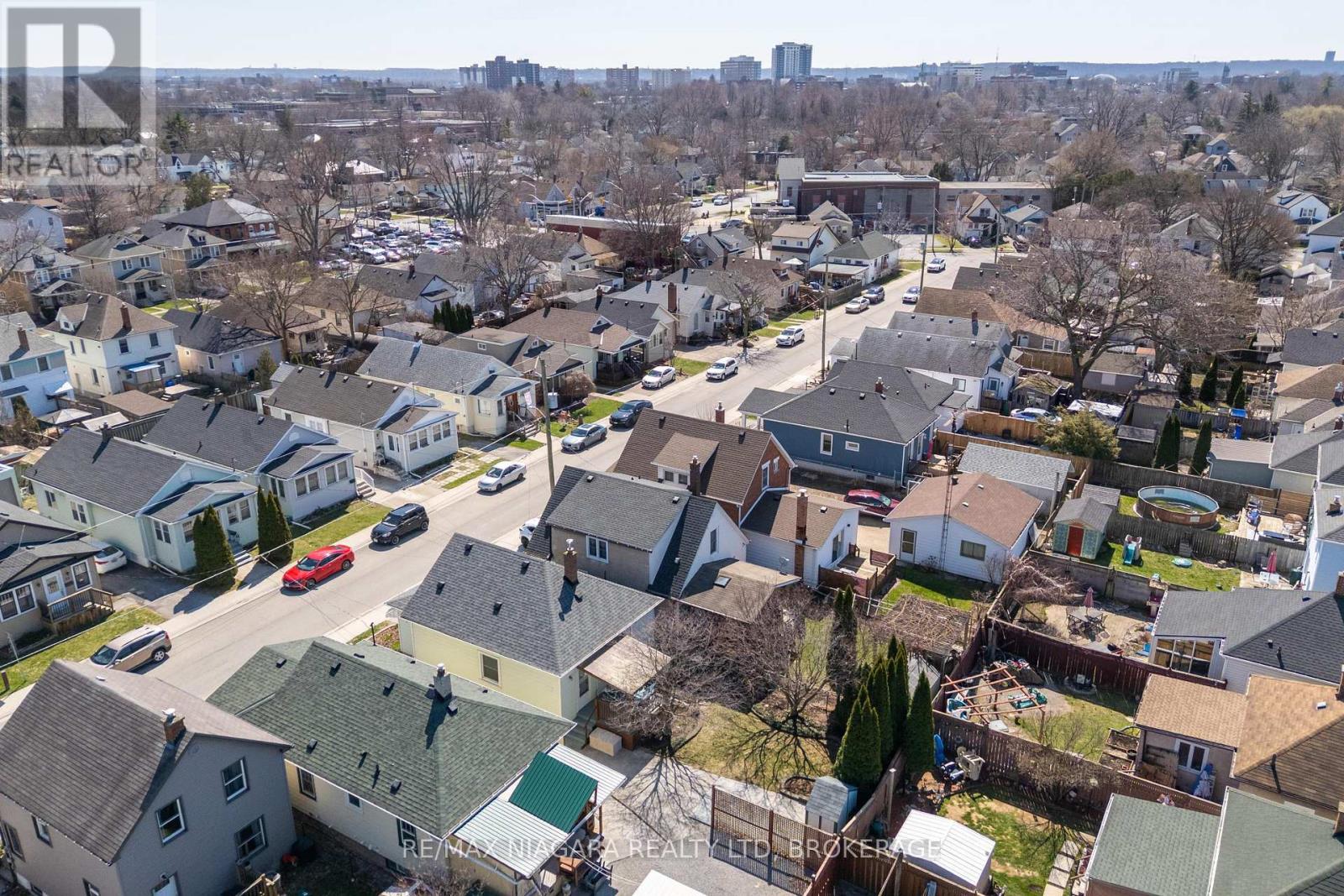 25 Wilson Street, St. Catharines, Ontario  L2R 5Z9 - Photo 3 - X12978496