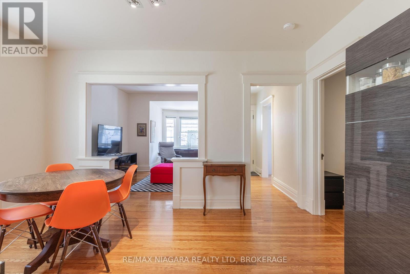 25 Wilson Street, St. Catharines, Ontario  L2R 5Z9 - Photo 4 - X12978496