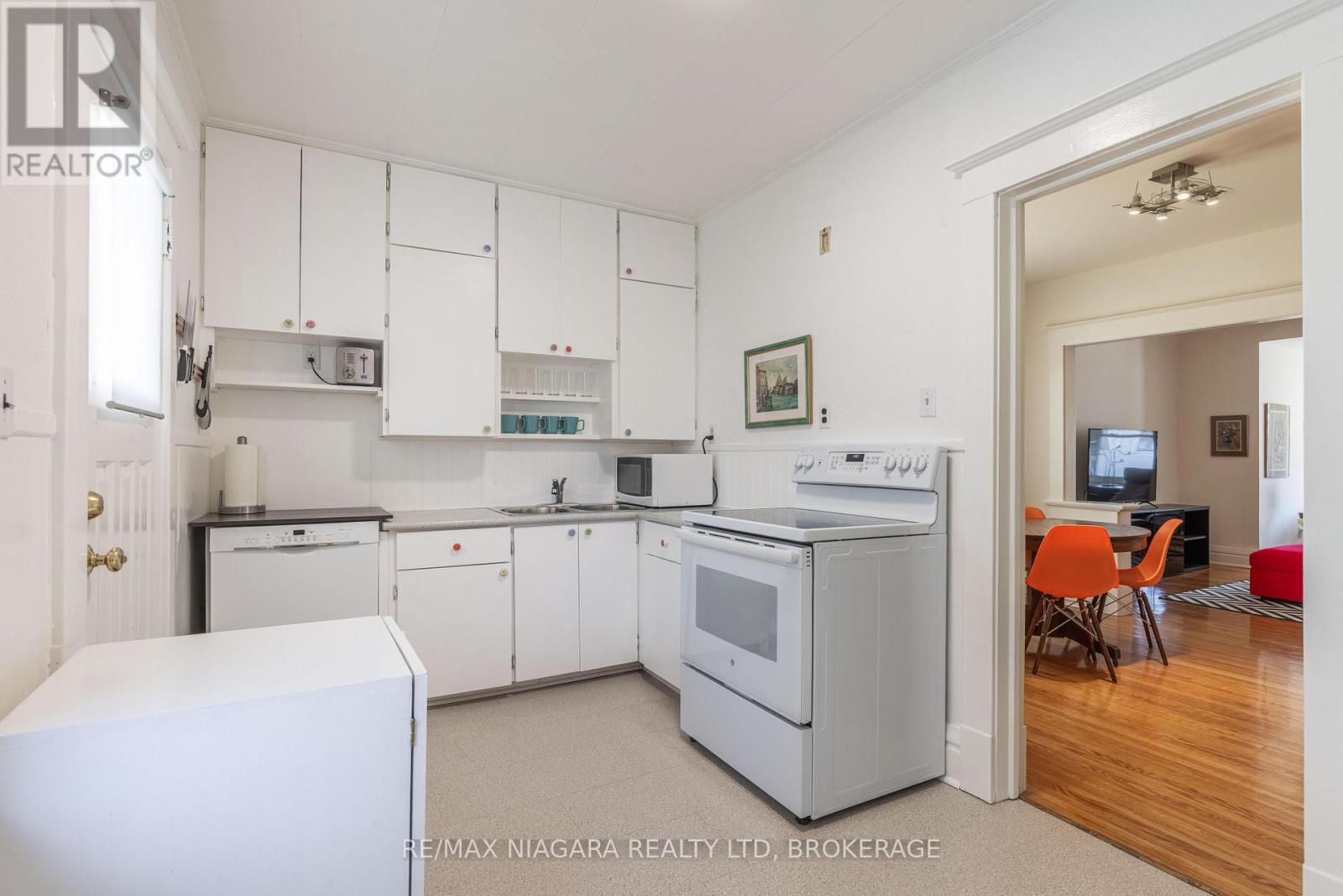 25 Wilson Street, St. Catharines, Ontario  L2R 5Z9 - Photo 9 - X12978496