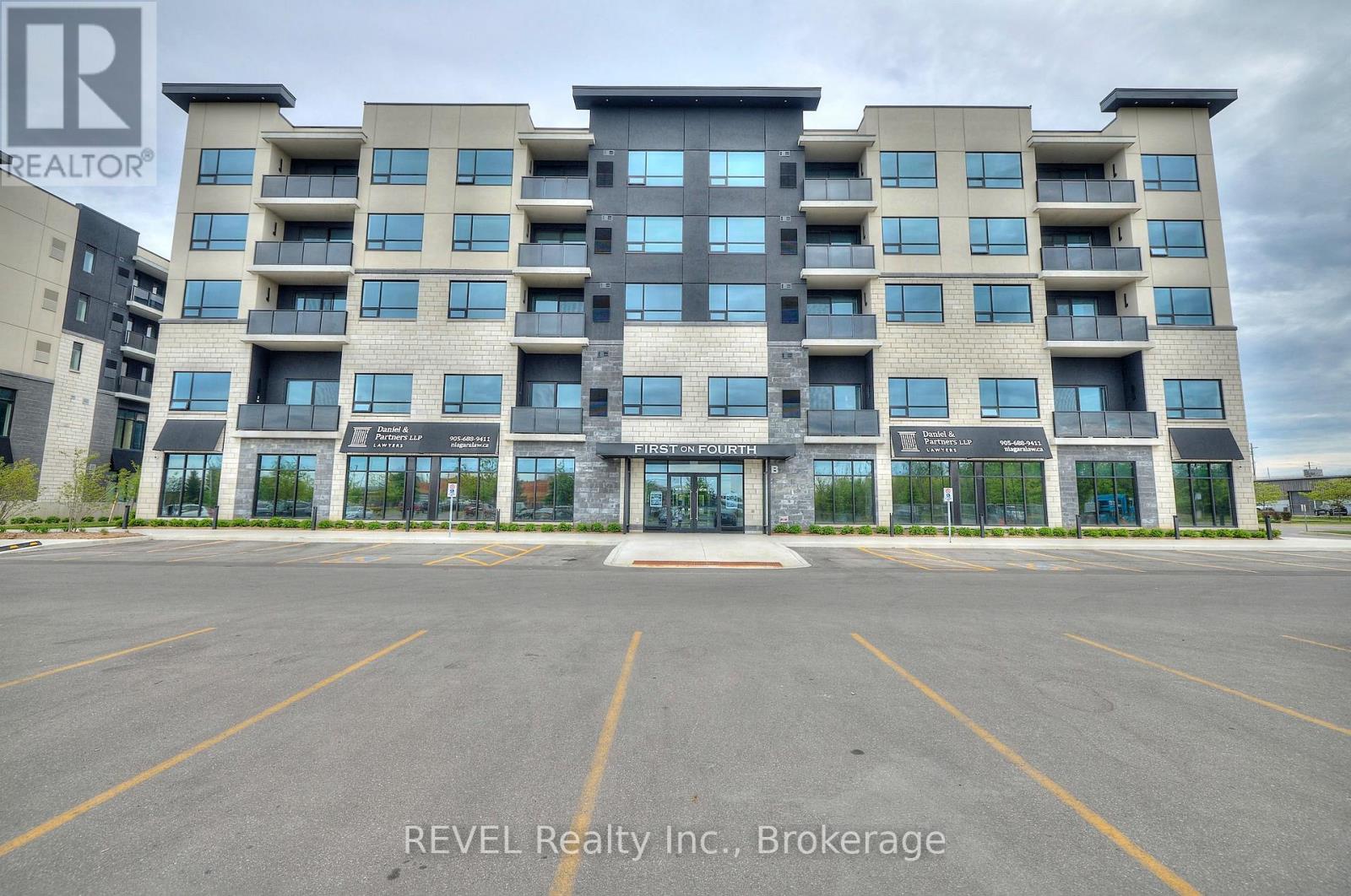 207 - 300b Fourth Avenue, St. Catharines, Ontario  L2S 0E6 - Photo 1 - X12978508