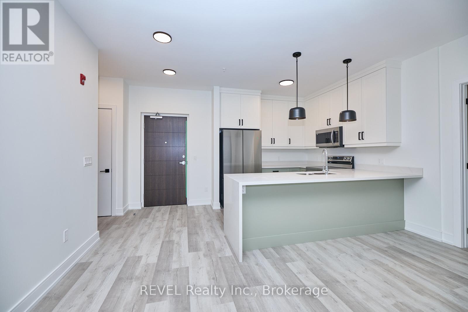 207 - 300b Fourth Avenue, St. Catharines, Ontario  L2S 0E6 - Photo 3 - X12978508