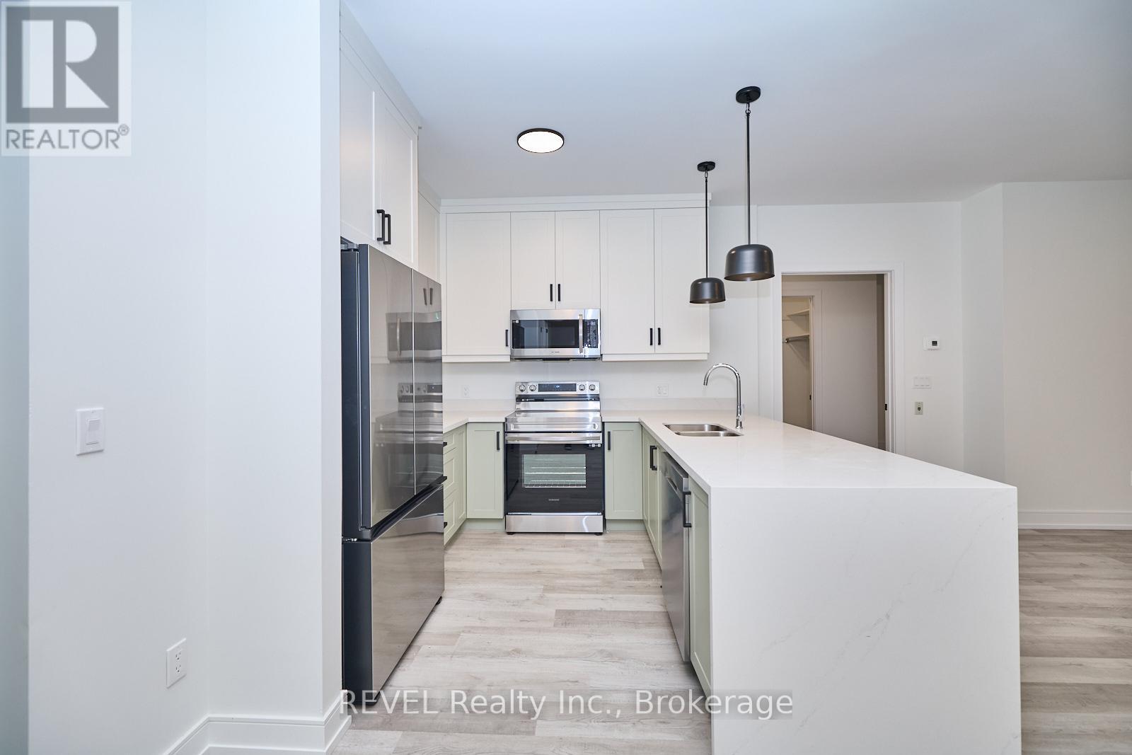 207 - 300b Fourth Avenue, St. Catharines, Ontario  L2S 0E6 - Photo 4 - X12978508