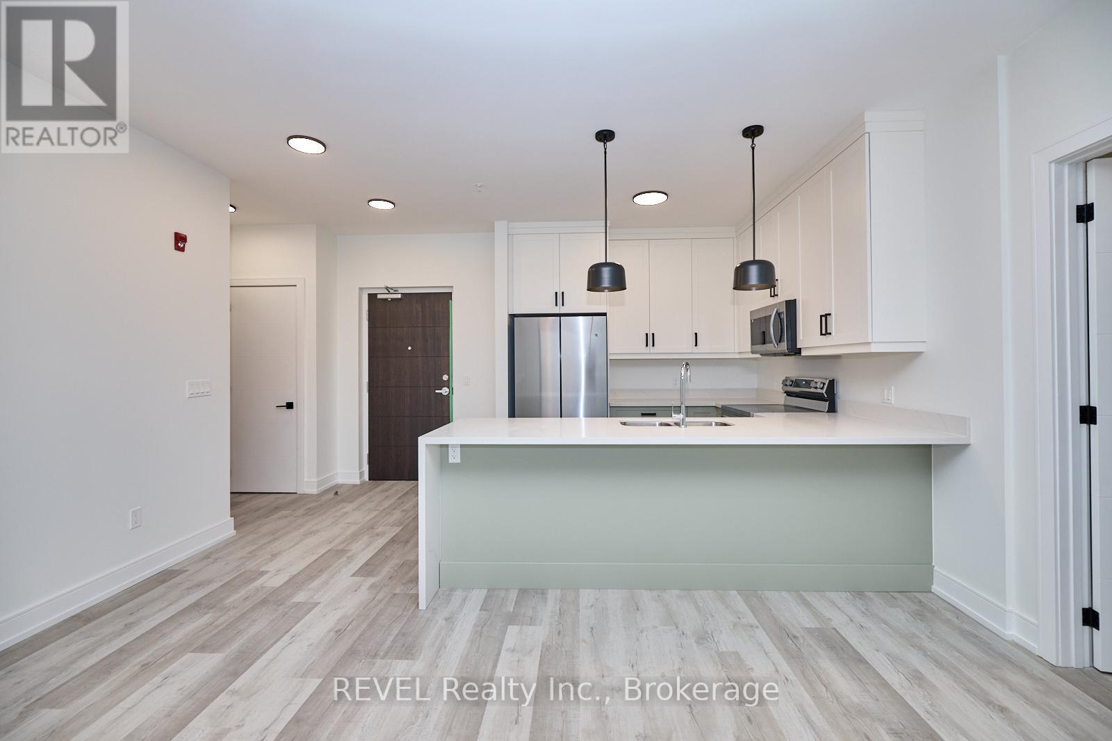 207 - 300b Fourth Avenue, St. Catharines, Ontario  L2S 0E6 - Photo 5 - X12978508