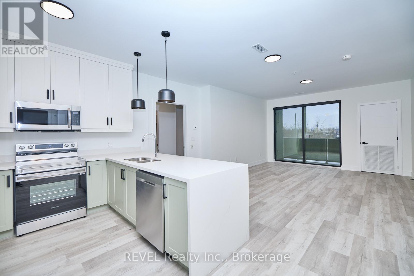 207 - 300b Fourth Avenue, St. Catharines, Ontario  L2S 0E6 - Photo 6 - X12978508