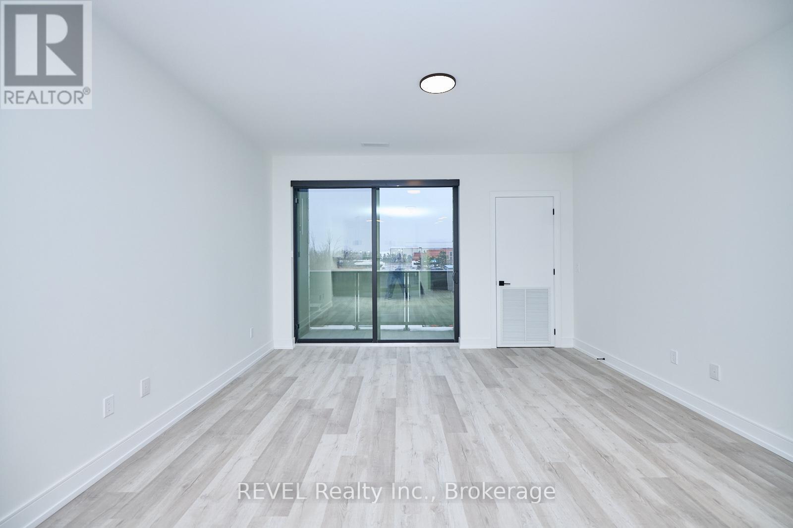 207 - 300b Fourth Avenue, St. Catharines, Ontario  L2S 0E6 - Photo 7 - X12978508