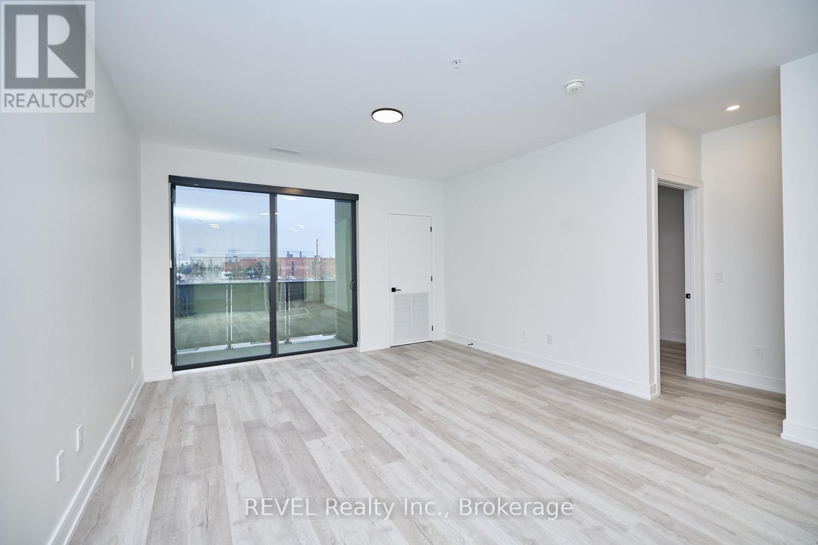 207 - 300b Fourth Avenue, St. Catharines, Ontario  L2S 0E6 - Photo 8 - X12978508