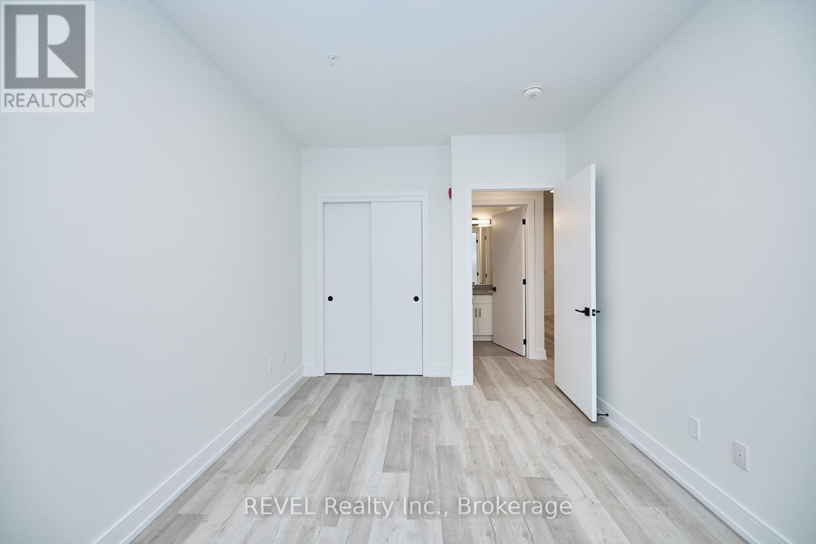 207 - 300b Fourth Avenue, St. Catharines, Ontario  L2S 0E6 - Photo 9 - X12978508