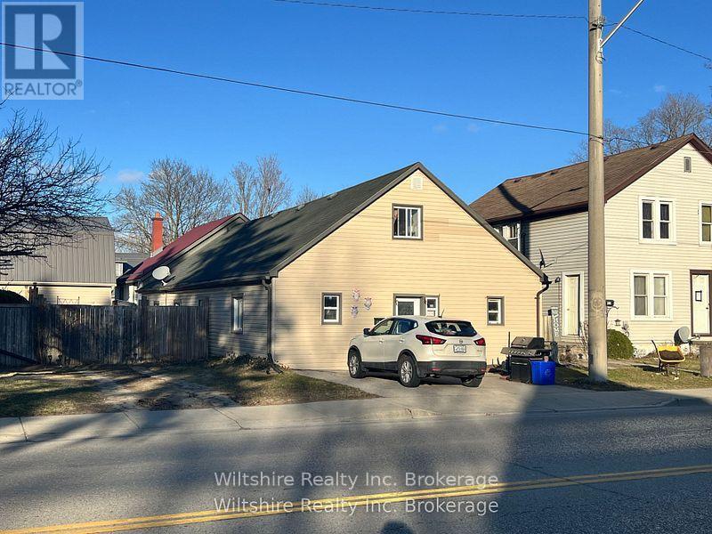 324 Broadway Street, Tillsonburg, Ontario  N4G 3S1 - Photo 1 - X12978652