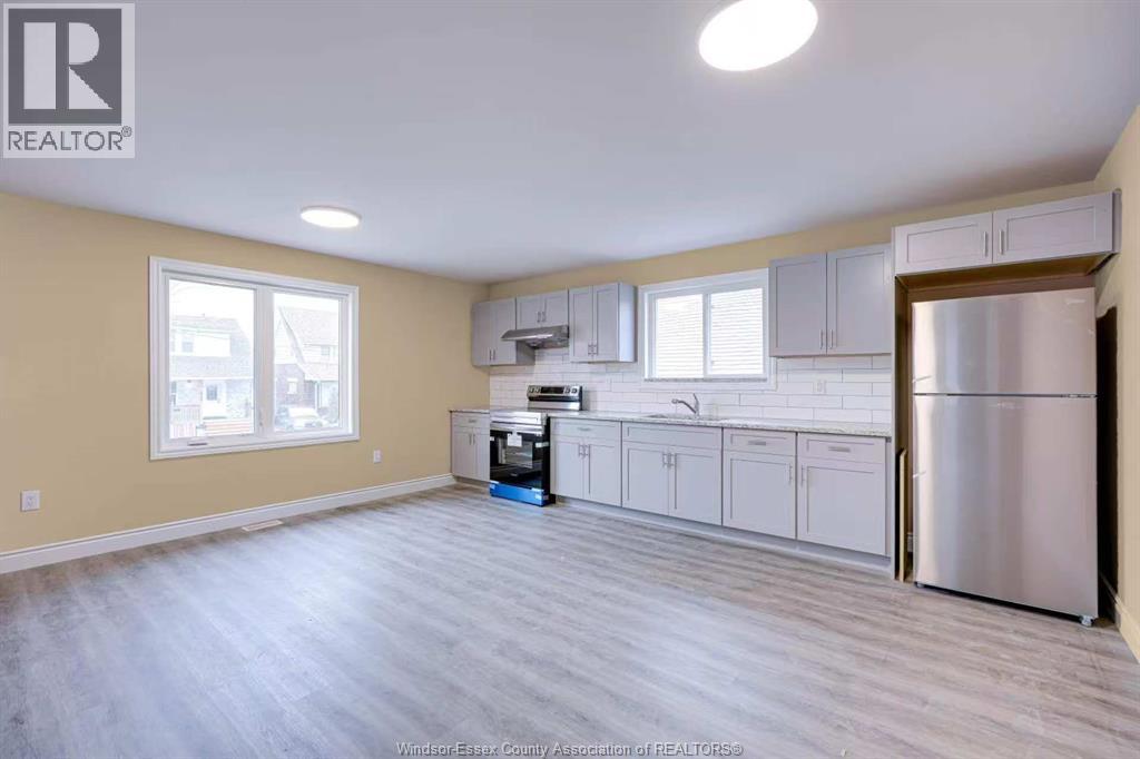 653 Bridge, Windsor, Ontario  N9B 2M5 - Photo 2 - 26007682