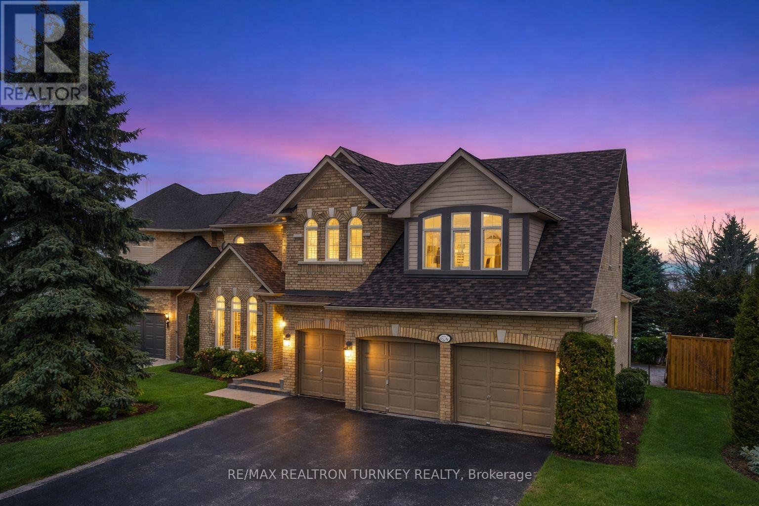 668 Foxcroft Boulevard, Newmarket, Ontario  L3X 1N3 - Photo 2 - N12827468