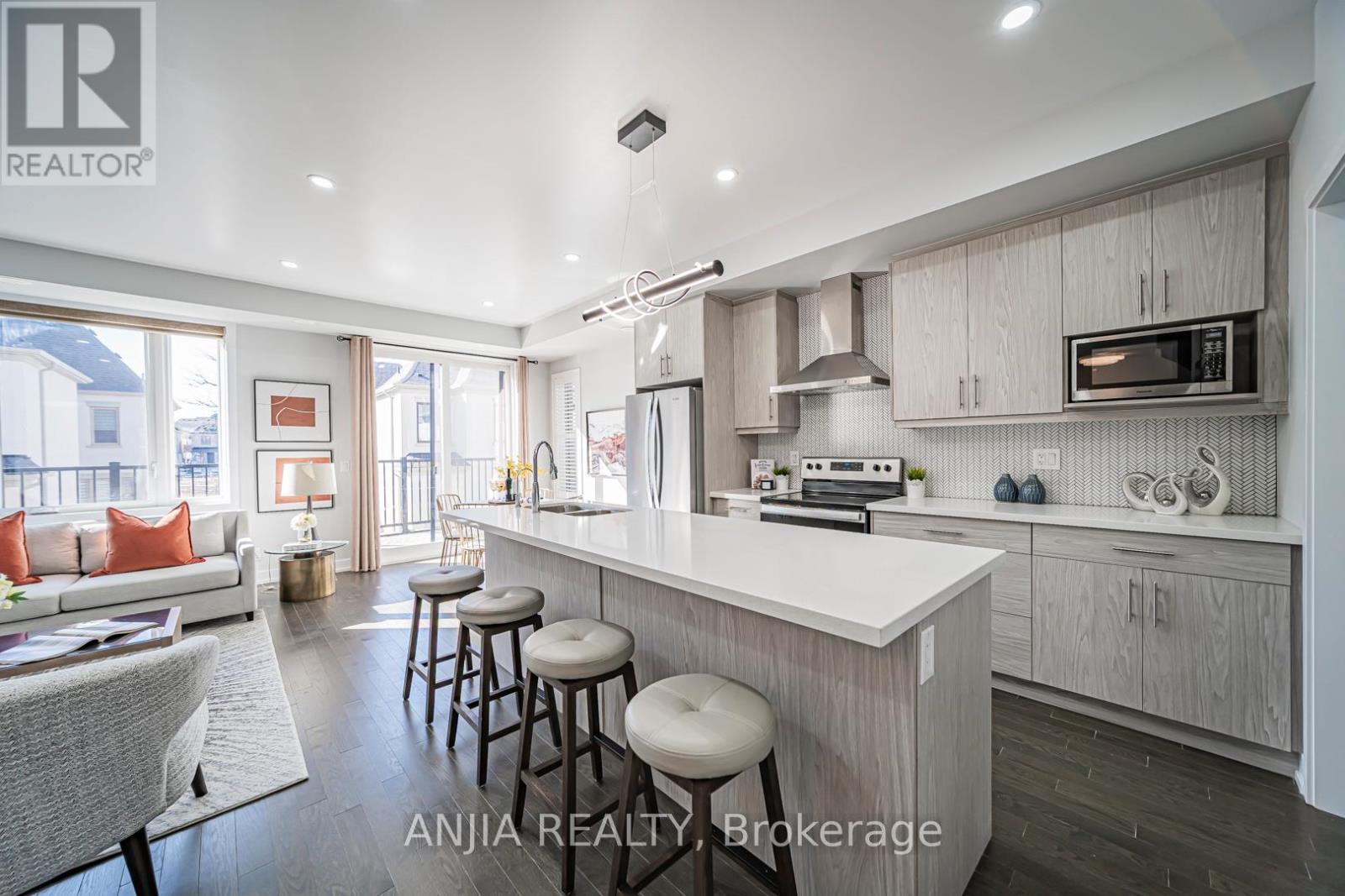 17 William Shearn Crescent S, Markham, Ontario  L6C 3J3 - Photo 9 - N12948722