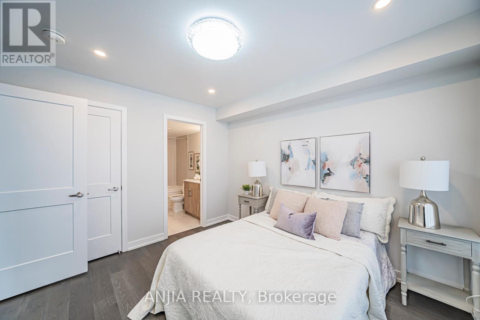 17 William Shearn Crescent S, Markham, Ontario  L6C 3J3 - Photo 6 - N12948722