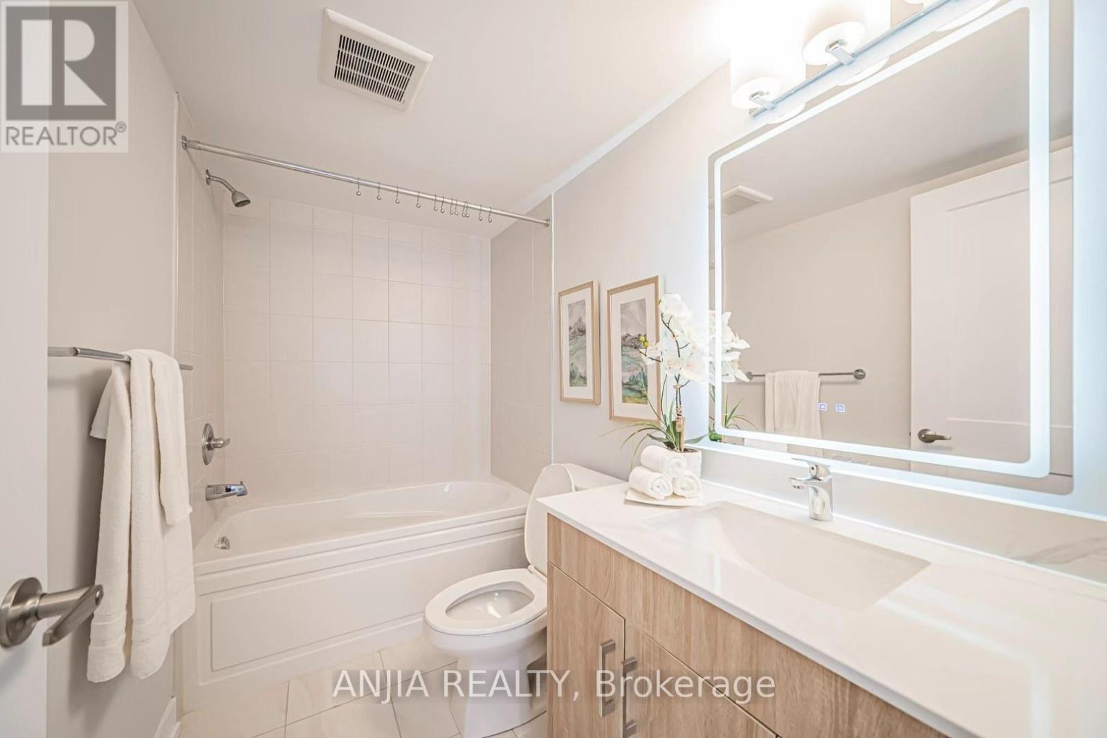 17 William Shearn Crescent S, Markham, Ontario  L6C 3J3 - Photo 7 - N12948722