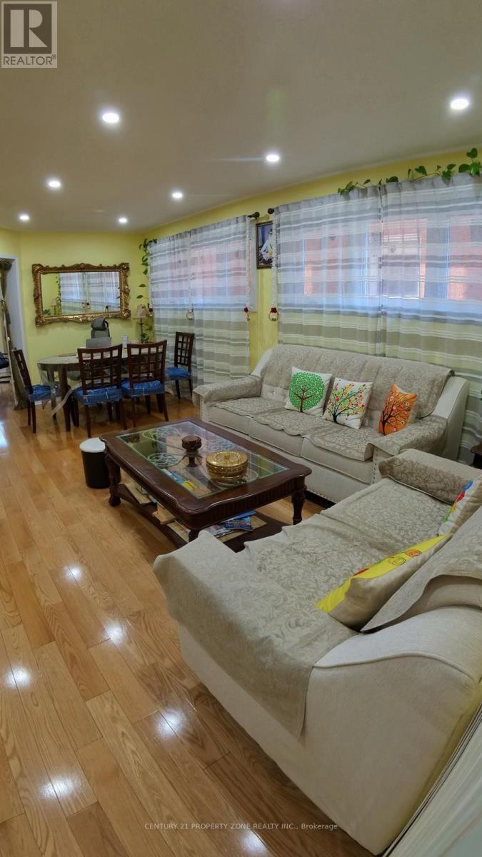 3822 Spicewood Way, Mississauga, Ontario  L5N 7W7 - Photo 9 - W12972466