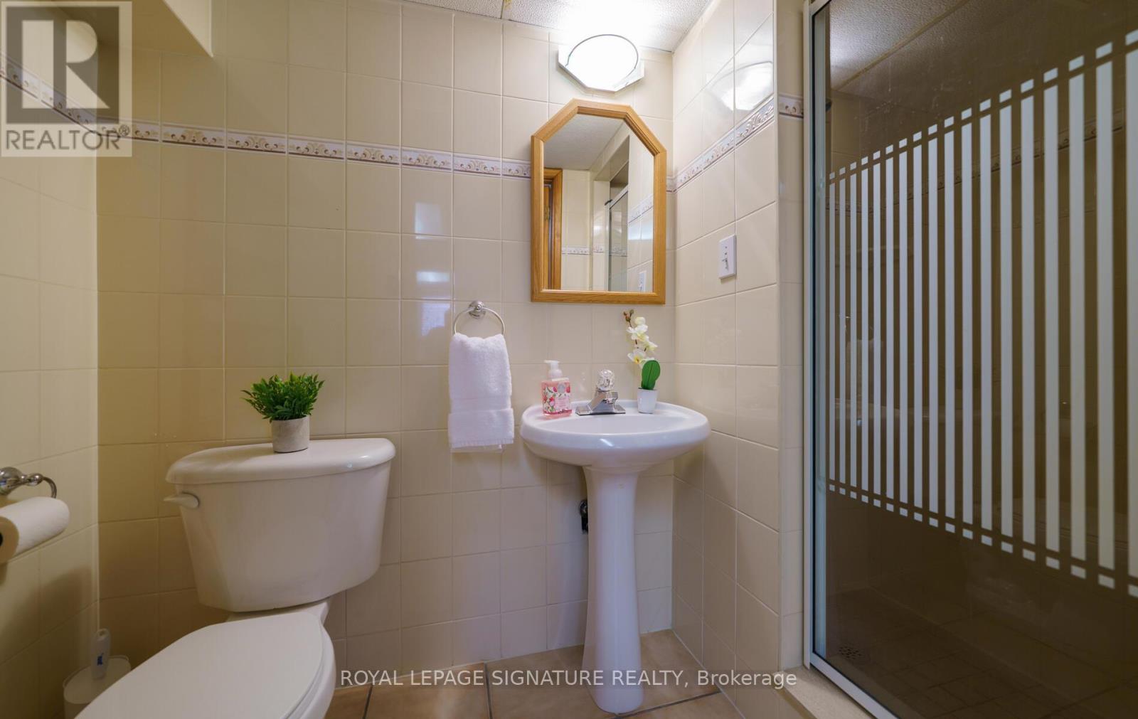 61 Barrydale Crescent, Toronto, Ontario  M3B 3E3 - Photo 39 - C12978598