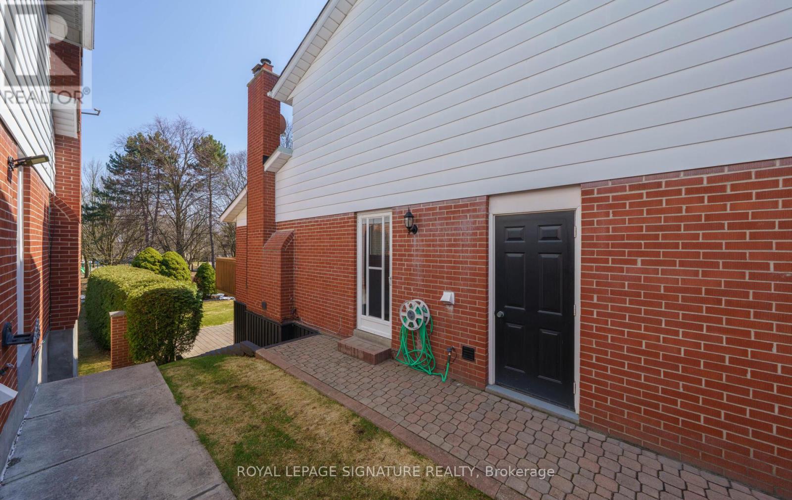 61 Barrydale Crescent, Toronto, Ontario  M3B 3E3 - Photo 41 - C12978598