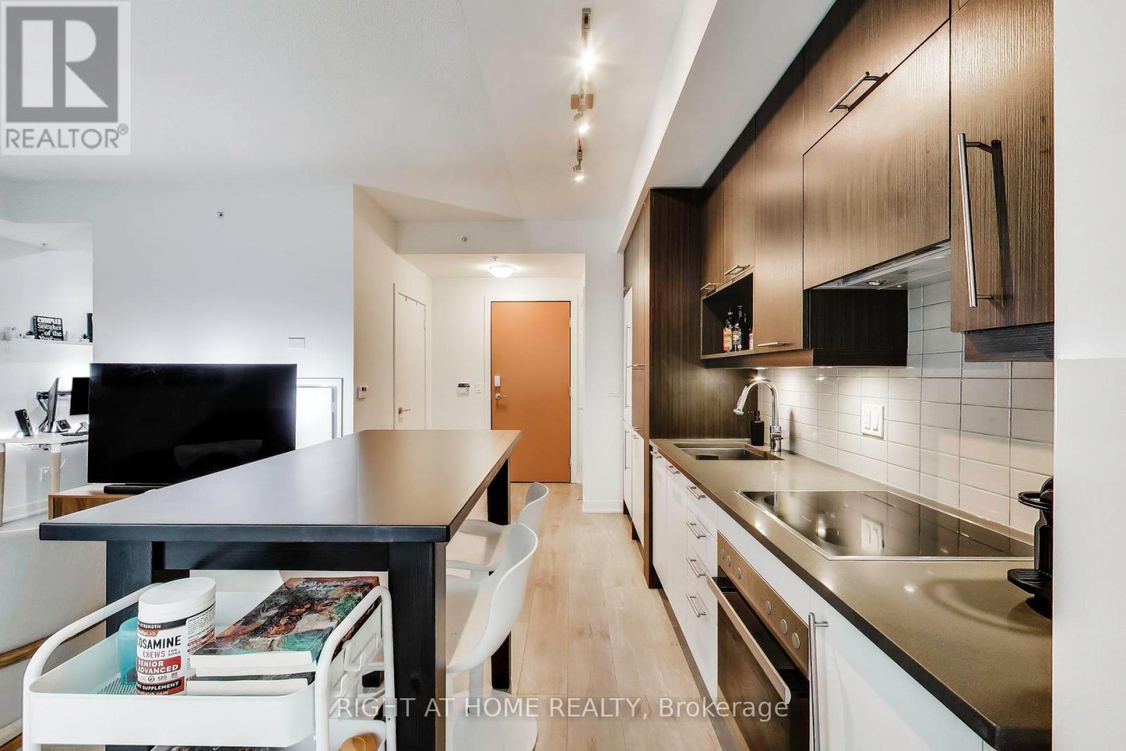 416 - 30 Nelson Street, Toronto, Ontario  M5V 0H5 - Photo 16 - C12978624