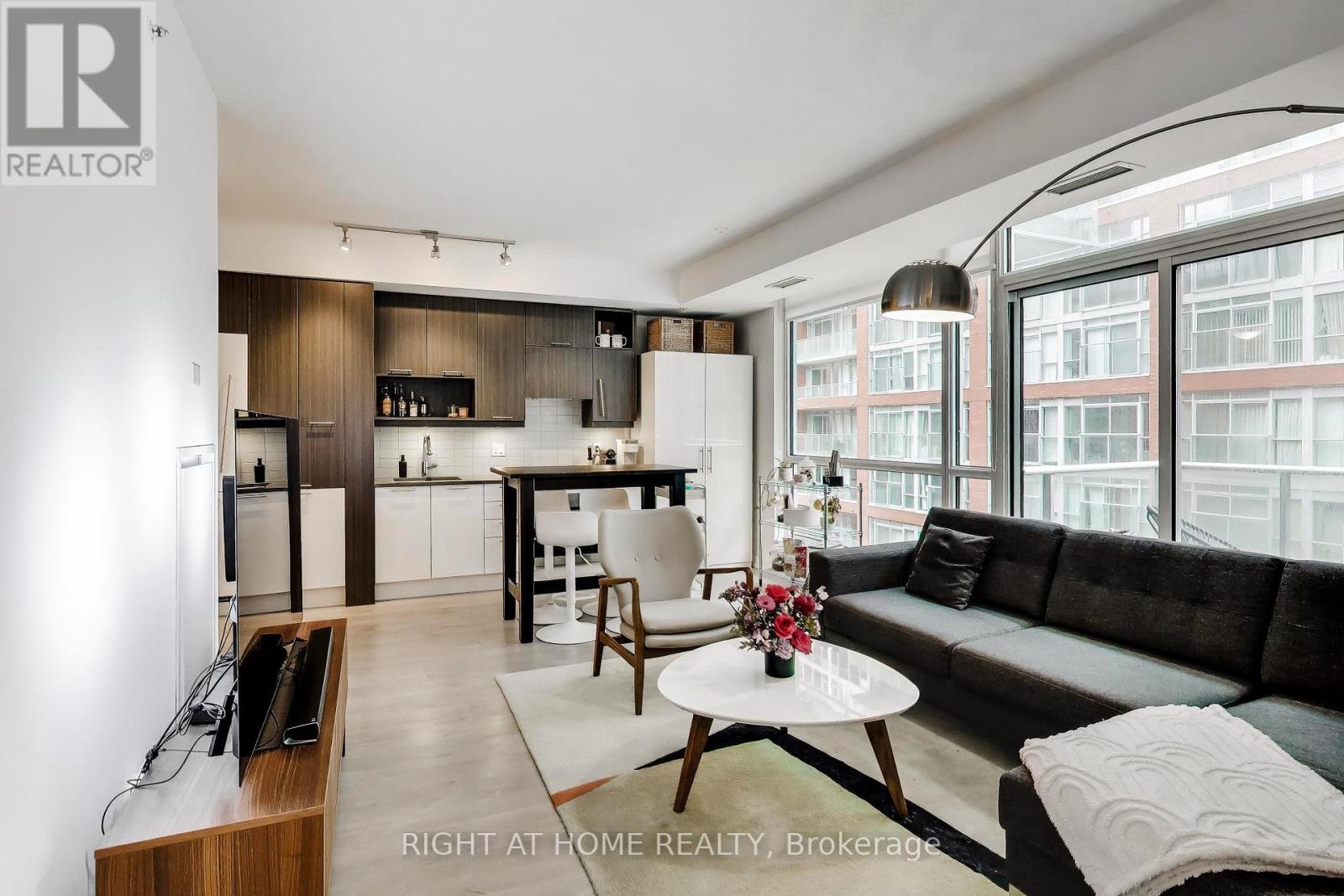 416 - 30 Nelson Street, Toronto, Ontario  M5V 0H5 - Photo 2 - C12978624