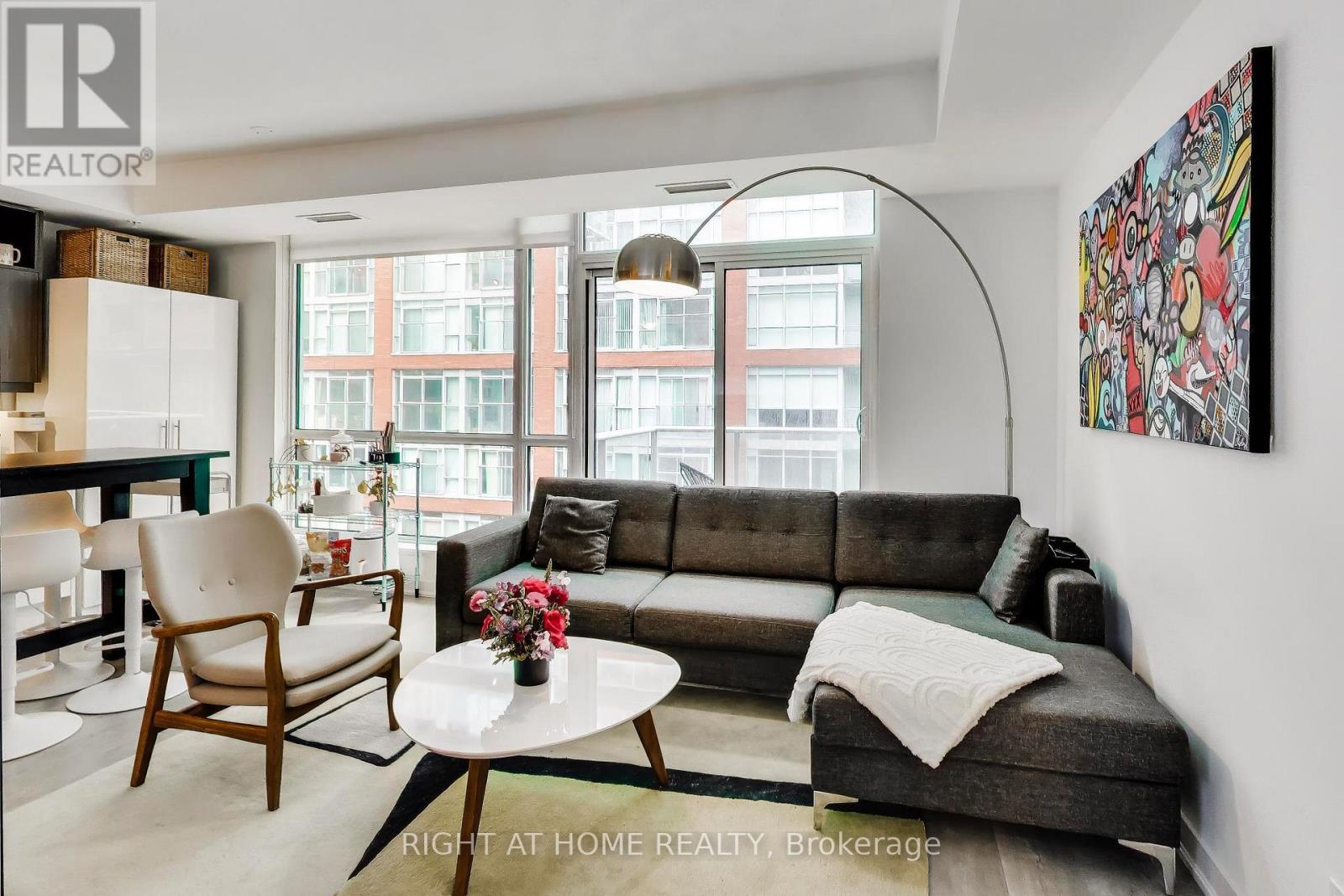 416 - 30 Nelson Street, Toronto, Ontario  M5V 0H5 - Photo 3 - C12978624