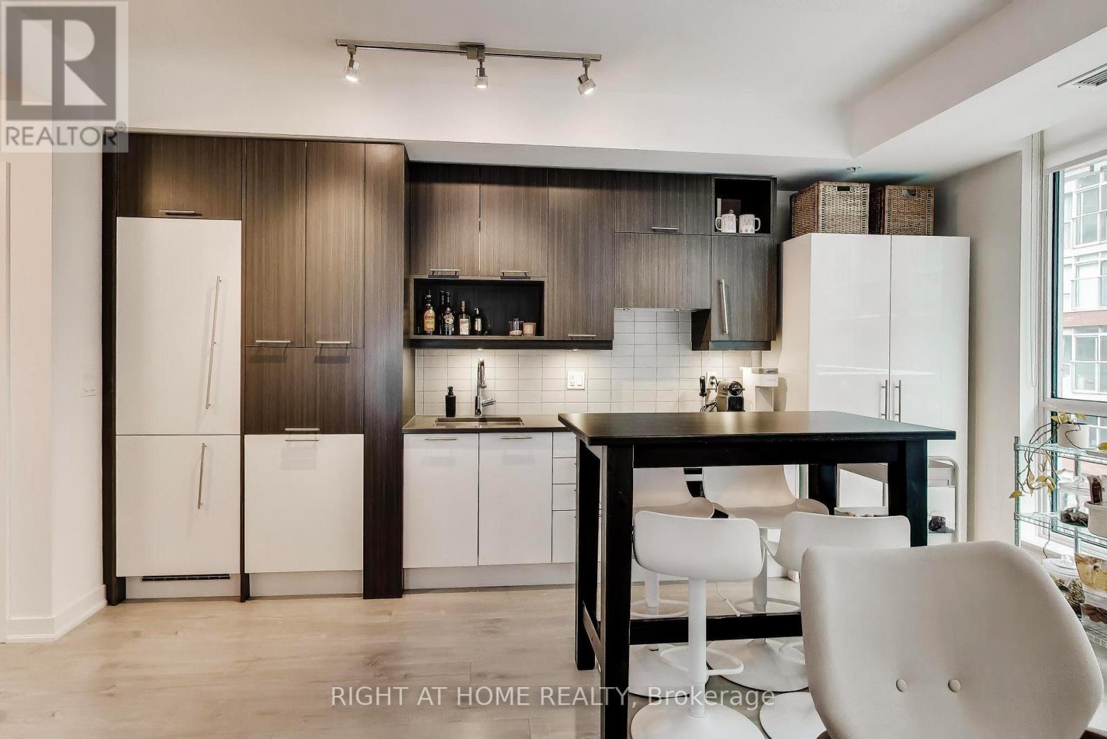 416 - 30 Nelson Street, Toronto, Ontario  M5V 0H5 - Photo 5 - C12978624