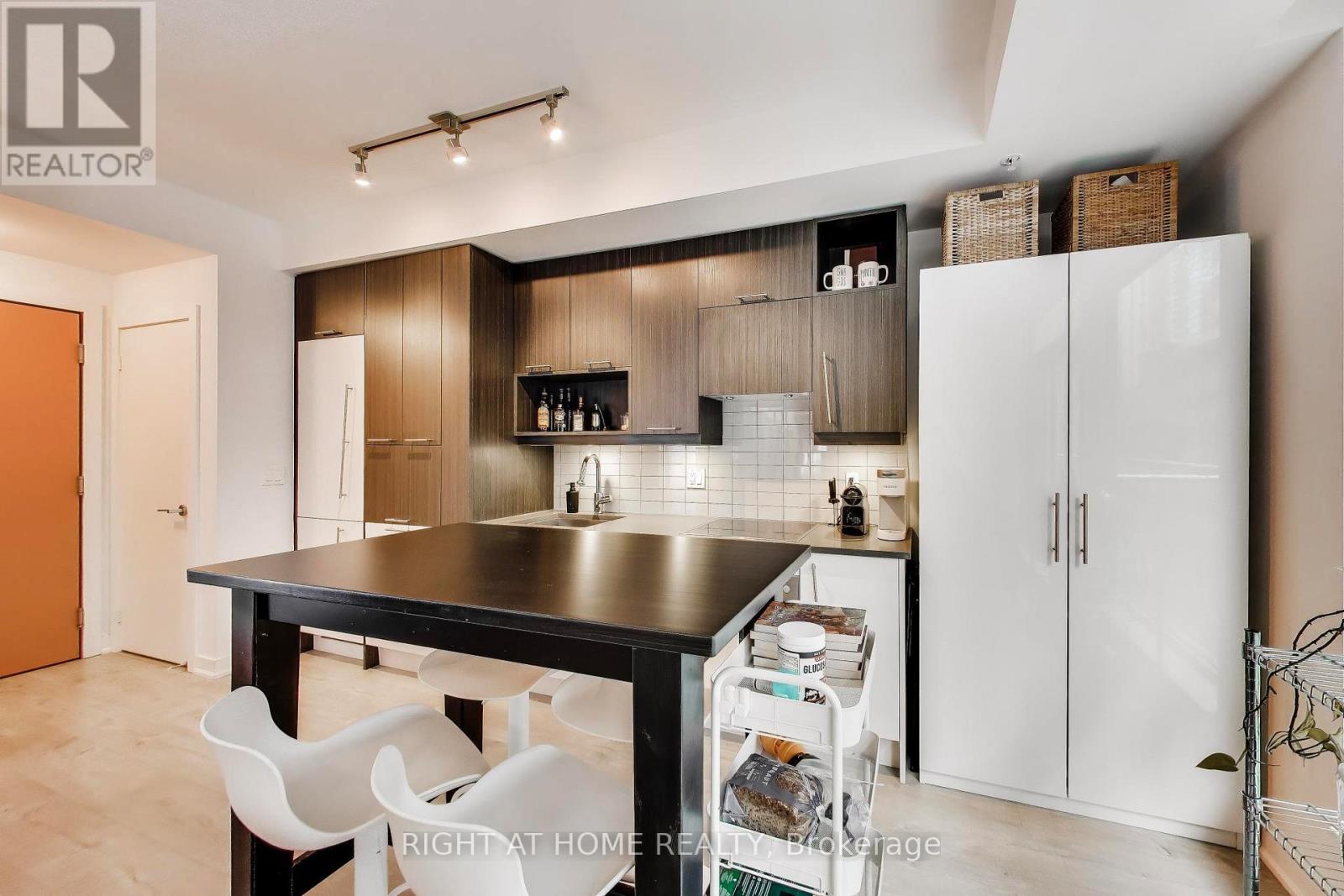 416 - 30 Nelson Street, Toronto, Ontario  M5V 0H5 - Photo 7 - C12978624