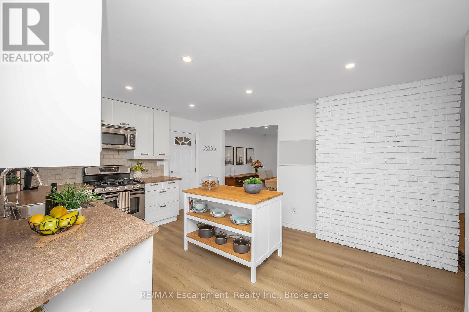 15 Harvest Lane, Brantford, Ontario  N3R 5R3 - Photo 12 - X12978326