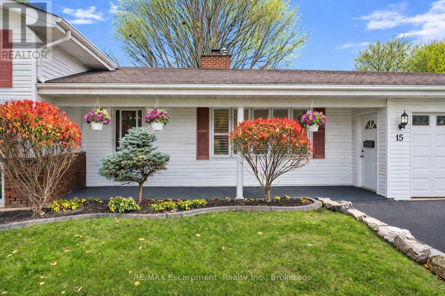 15 Harvest Lane, Brantford, Ontario  N3R 5R3 - Photo 3 - X12978326