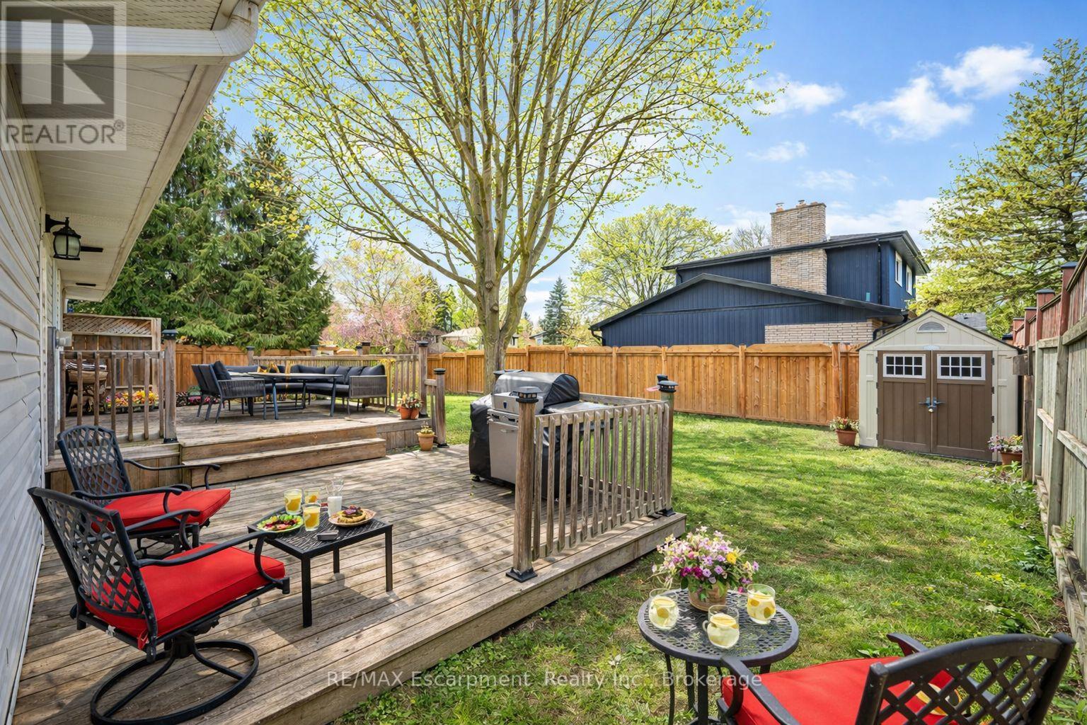 15 Harvest Lane, Brantford, Ontario  N3R 5R3 - Photo 4 - X12978326