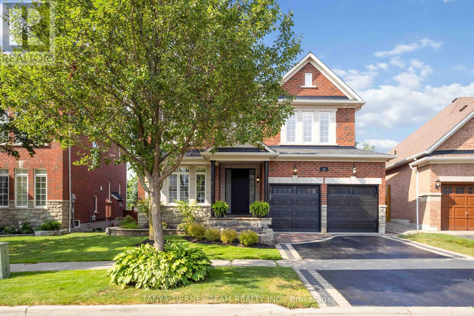 12 BRANTHAVEN COURT, Whitby, Ontario