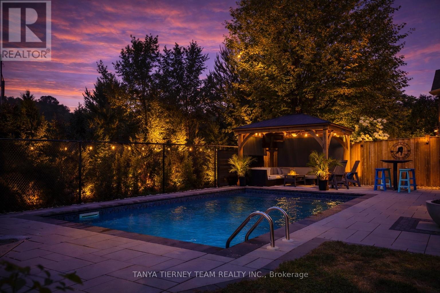 12 Branthaven Court, Whitby, Ontario  L1M 0B2 - Photo 3 - E12978526