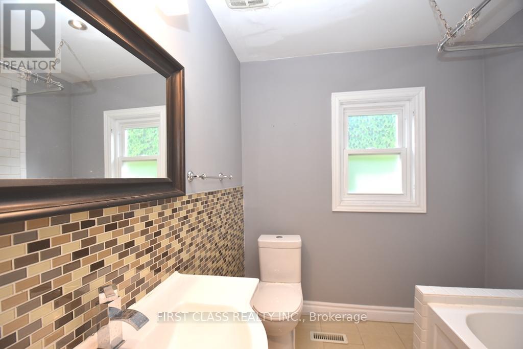 102 Greenwood Avenue, Toronto, Ontario  M4L 2P6 - Photo 47 - E12978716