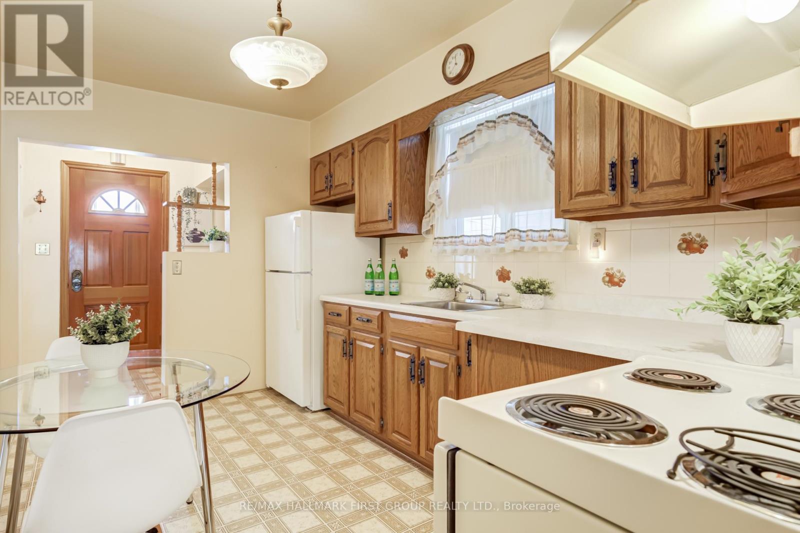 89 Ranstone Gardens, Toronto, Ontario  M1K 2T9 - Photo 4 - E12978744