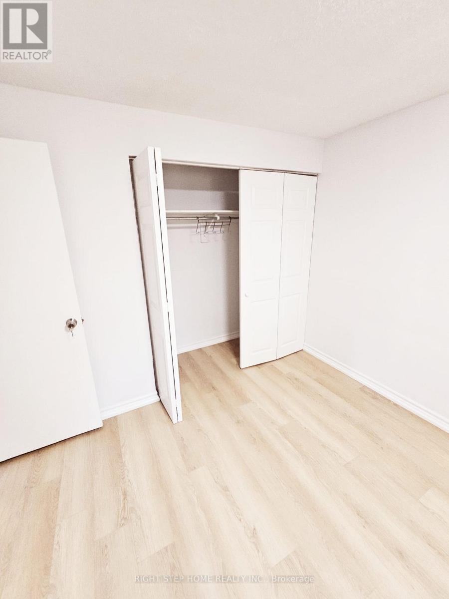 35 Dolly Varden Boulevard, Toronto, Ontario  M1H 2K2 - Photo 13 - E12978750