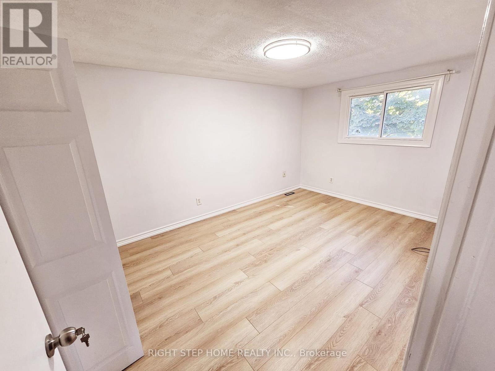 35 Dolly Varden Boulevard, Toronto, Ontario  M1H 2K2 - Photo 15 - E12978750