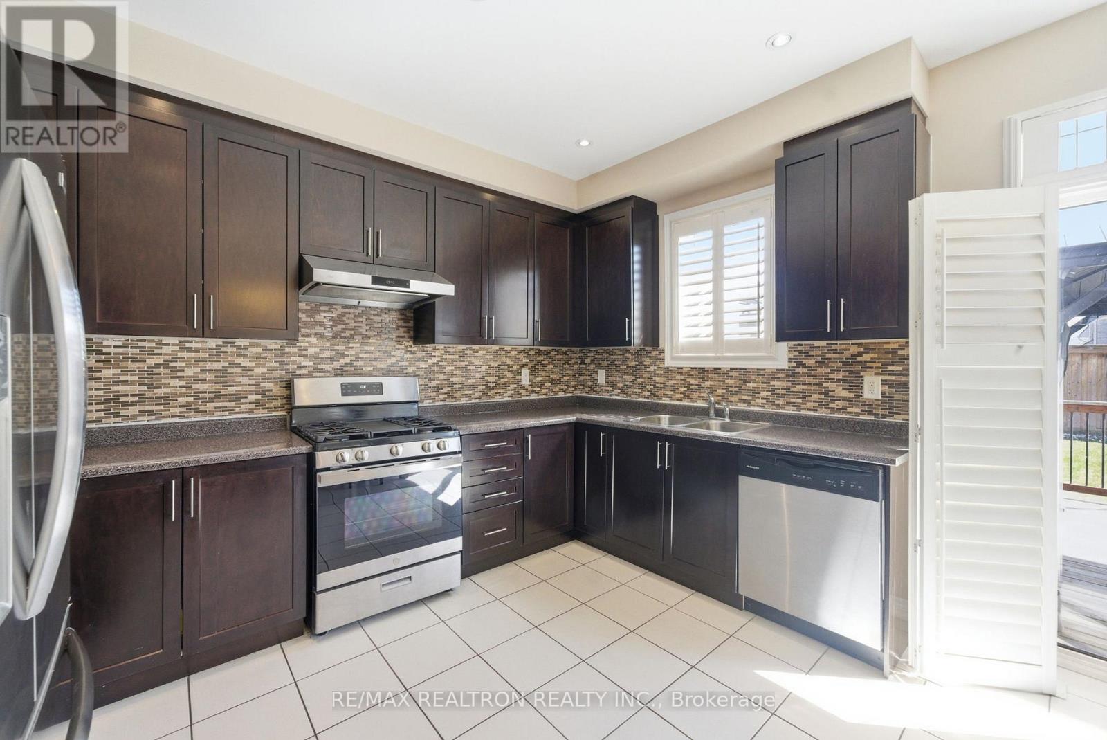 5 Watson Drive, New Tecumseth, Ontario  L0G 1W0 - Photo 13 - N12978428